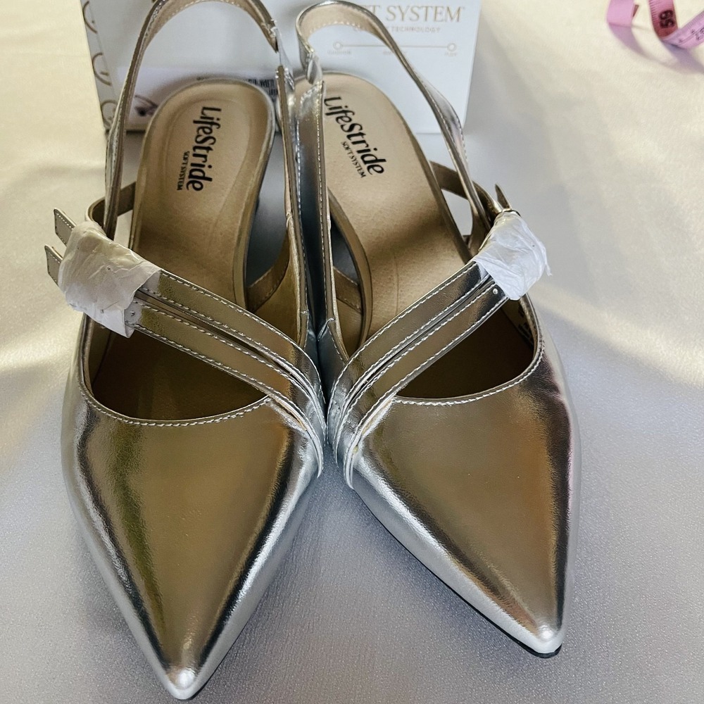 LifeStride Women's Monique Slingback Pump Silver Metallic 7M